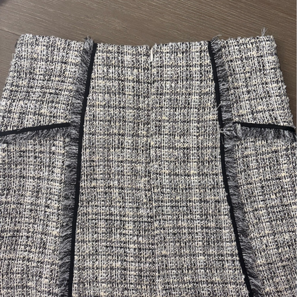Never Worn Veronica Beard Monochrome Tweed Pencil Skirt - Picture 3 of 5